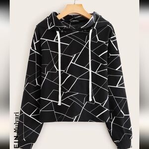 Slight Cropped Geo Print Hoodie with Drawstring